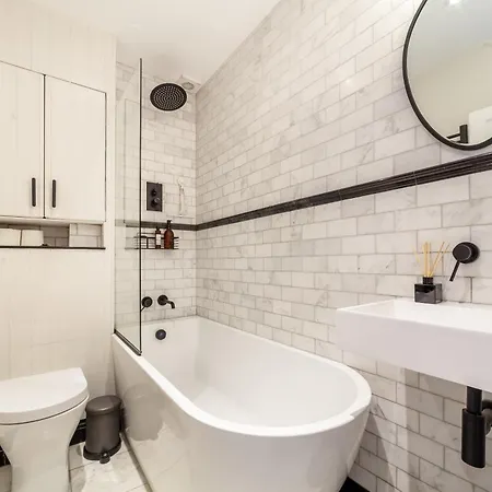 Arte - 2 Bed Luxurious Flat, Garden, 5min Dalston St., Parking Available, Serviced - Up To 5 Ppl * London