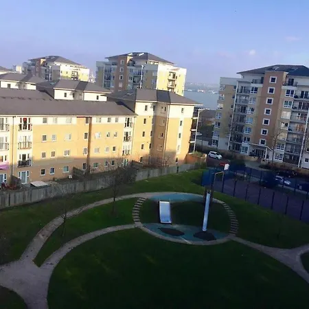 Apartment 1 Bedroom Flat Near Excel, O2, Canary Wharf - *