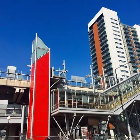 1 Bedroom Flat Near Excel, O2, Canary Wharf - *