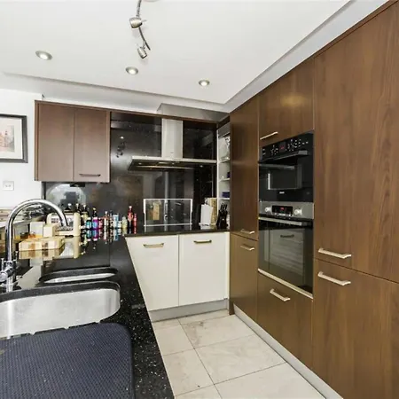 Subpenthouse Sleeps 6, Stunning Views Of Tower Bridge! * London