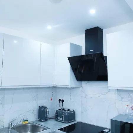 Superb 1-bed In Apartment *