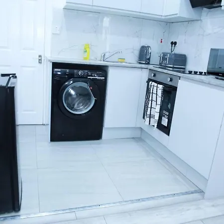 Superb 1-bed In Apartment Harrow