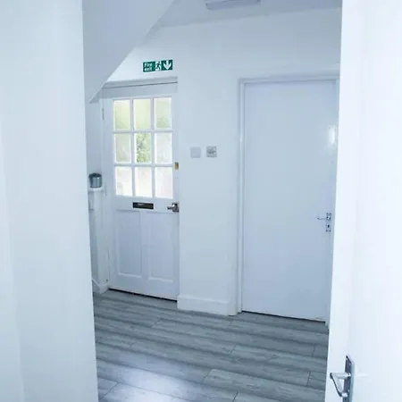 Superb 1-bed In Harrow