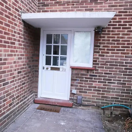 Superb 1-bed In Apartment Harrow