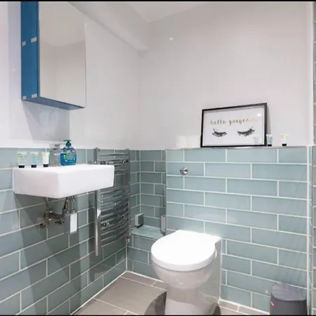 5wjb - Spacious 1 Bed Flat In Apartment *