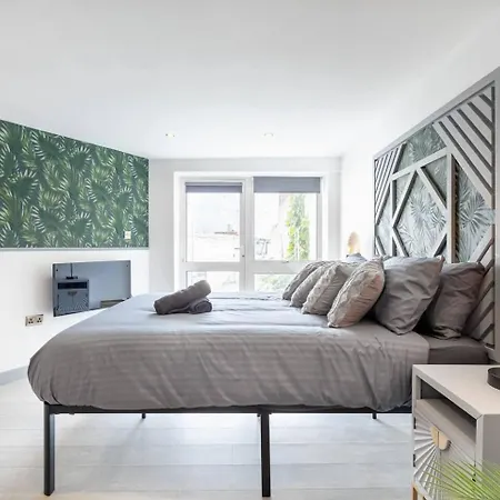 5wjb - Spacious 1 Bed Flat In * London
