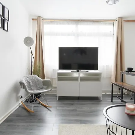 Appartement Stylish Two Bedroom Apt By Livestay Short Lets & Serviced London, West Kensington