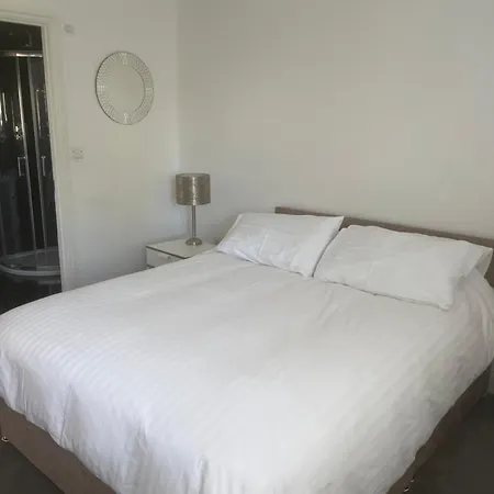 Mayfield Guest