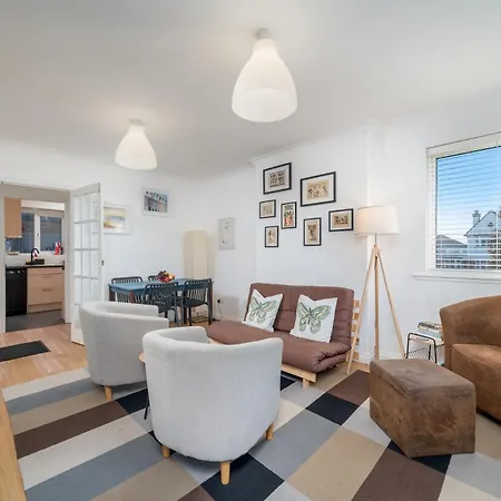 Madika Homes Stylish 2-Bed Apartment With Free Parking 10 Mins To Brent Cross & Edgware Tube Edgware