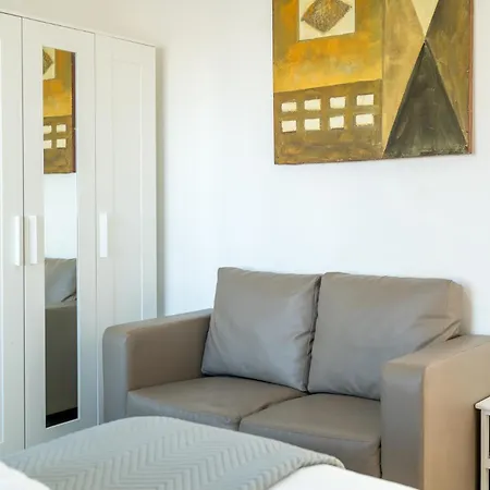 Madika Homes Stylish 2-Bed Apartment With Free Parking 10 Mins To Brent Cross & Edgware Tube *