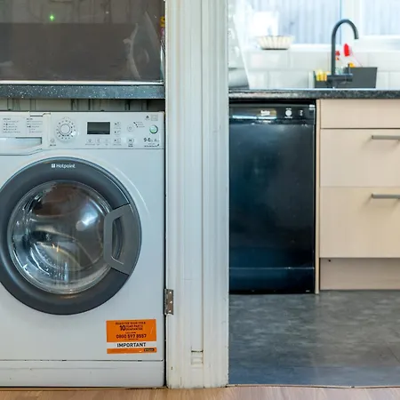 Madika Homes Stylish 2-Bed Apartment With Free Parking 10 Mins To Brent Cross & Edgware Tube * Edgware