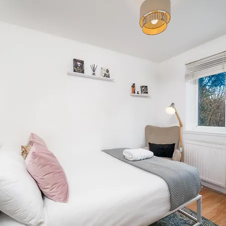 Madika Homes Stylish 2-Bed Apartment With Free Parking 10 Mins To Brent Cross & Edgware Tube * Edgware