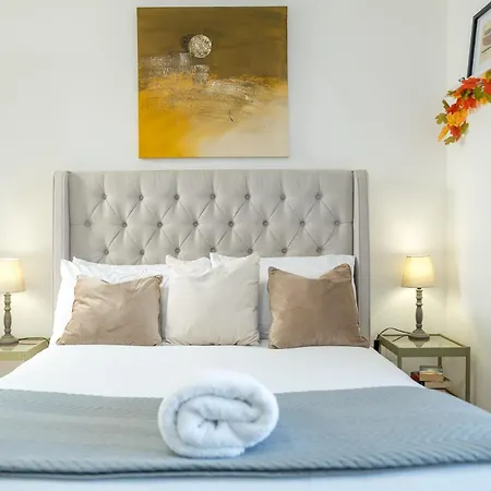 Apartment Madika Homes Stylish 2-Bed Apartment With Free Parking 10 Mins To Brent Cross & Edgware Tube *
