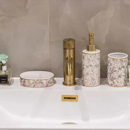 Luxe Minimalist 1-bed Flat : 7 Mins From Station Apartment