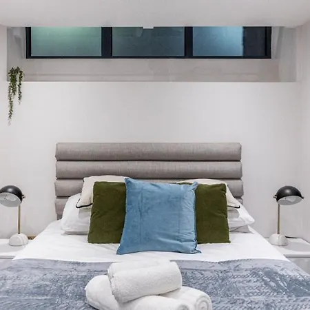 Luxe Minimalist 1-bed Flat : 7 Mins From Station