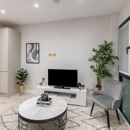 Luxe Minimalist 1-bed Flat : 7 Mins From Station Apartment *