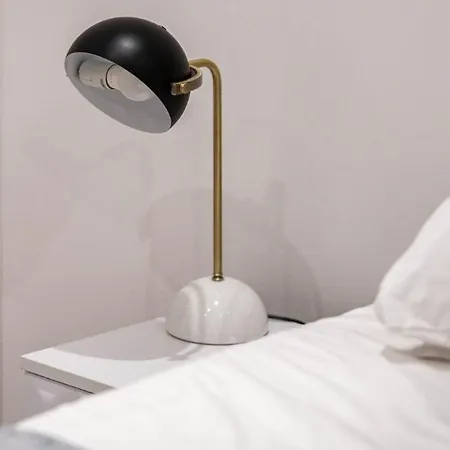 Luxe Minimalist 1-bed Flat : 7 Mins From Station *
