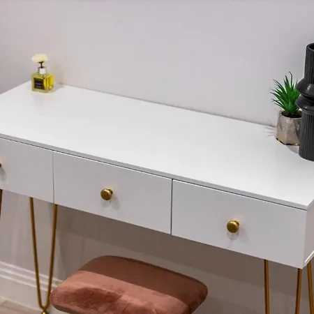 Luxe Minimalist 1-bed Flat : 7 Mins From Station Apartment *
