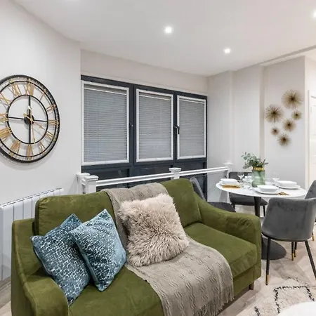 Luxe Minimalist 1-bed Flat : 7 Mins From Station Apartment