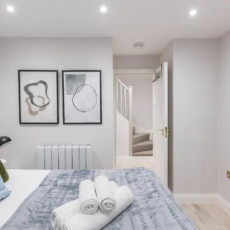 Apartment Luxe Minimalist 1-bed Flat : 7 Mins From Station *