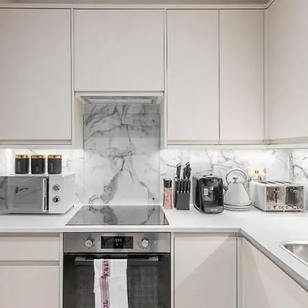 Luxe Minimalist 1-bed Flat : 7 Mins From Station Apartment