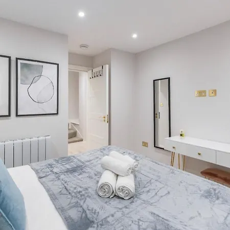 Luxe Minimalist 1-bed Flat : 7 Mins From Station