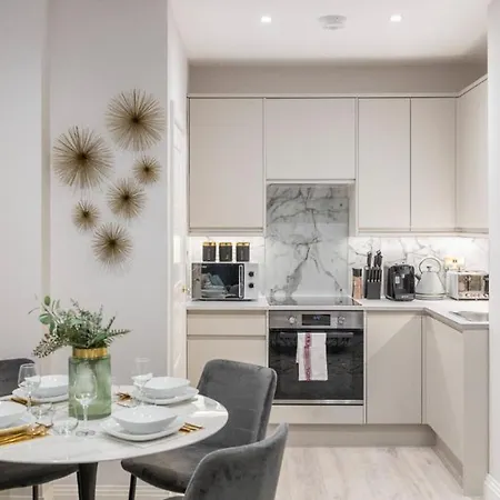 Luxe Minimalist 1-bed Flat : 7 Mins From Station Apartment *