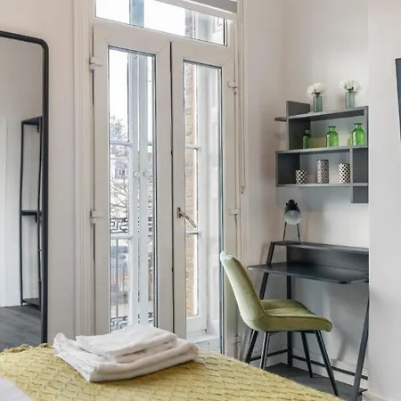 Bliss In The City: Comfortable 1-bed Retreat * London