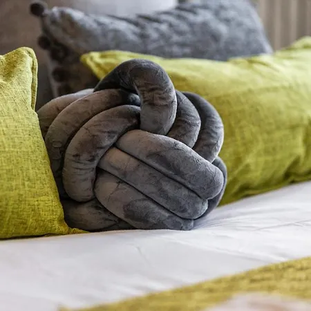 Apartment Bliss In The City: Comfortable 1-bed Retreat