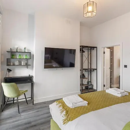 Bliss In The City: Comfortable 1-bed Retreat * London