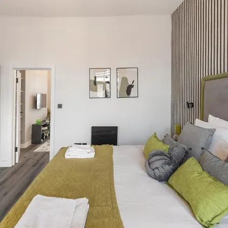 Bliss In The City: Comfortable 1-bed Retreat * London