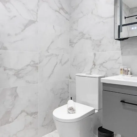 Bliss In The City: Comfortable 1-bed Retreat Apartment
