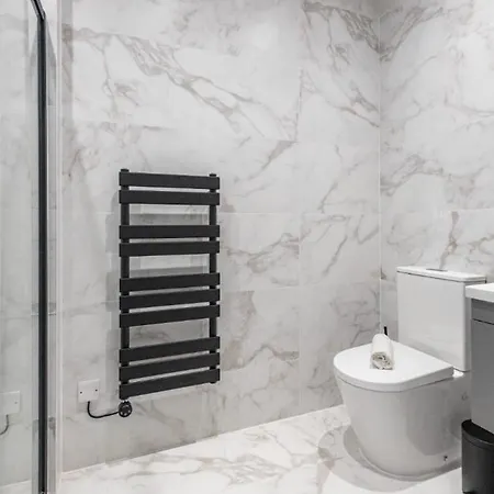 Bliss In The City: Comfortable 1-bed Retreat Apartment London