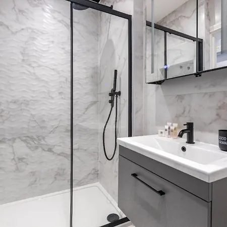 Tranquility Touchdown: Your Sanctuary Apartment London