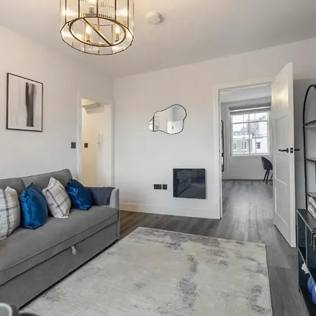 Tranquility Touchdown: Your Sanctuary Apartment London
