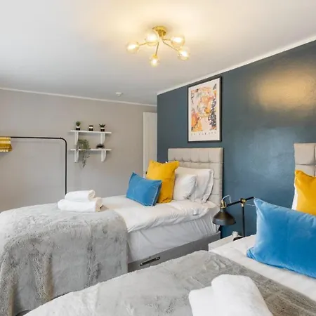 Serenity In The City: 5br In Whitechapel Apartment *