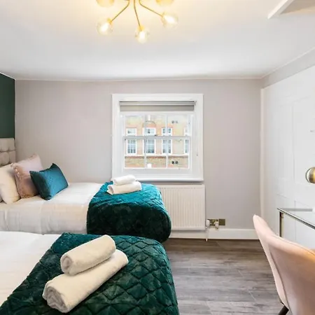 Serenity In The City: 5br In Whitechapel Apartment London