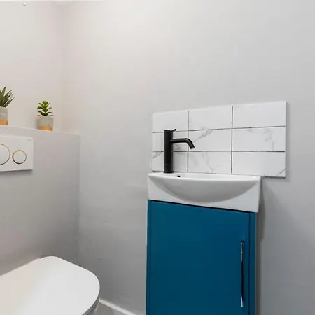 Serenity In The City: 5br In Whitechapel Apartment