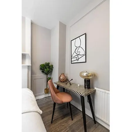 Apartment Serenity In The City: 5br In Whitechapel *