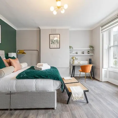 Serenity In The City: 5br In Whitechapel Apartment *