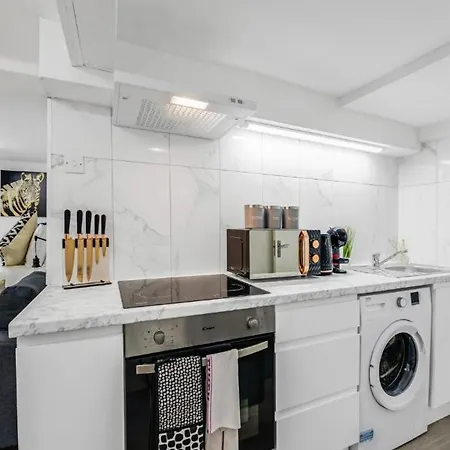 Apartment Cosy Little Flat - Perfect Base For Explorers *