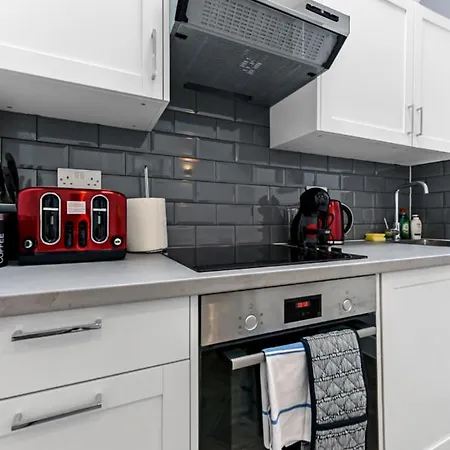 Apartment Newly Renovated 1bd Flat Perfect For Travellers *