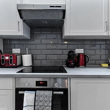 Newly Renovated 1bd Flat Perfect For Travellers Apartment *