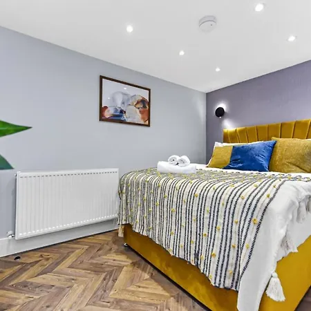 Newly Renovated 1bd Flat Perfect For Travellers * Romford