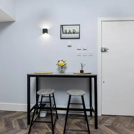 Newly Renovated 1bd Flat Perfect For Travellers Apartment