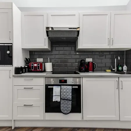 Apartment Newly Renovated 1bd Flat Perfect For Travellers *