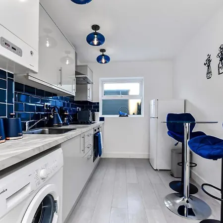 Comfortable And Stylish 1 Bedroom Flat - Sleeps 2 Apartment