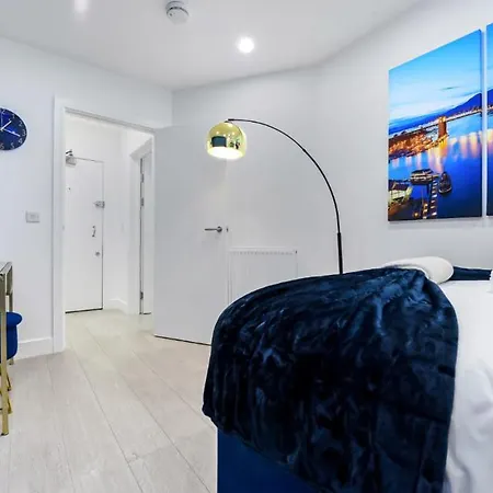 Apartment Comfortable And Stylish 1 Bedroom Flat - Sleeps 2 *