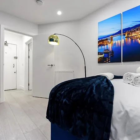 Comfortable And Stylish 1 Bedroom Flat - Sleeps 2 *