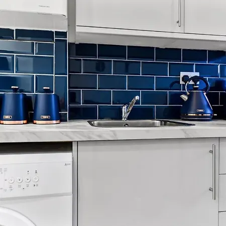 Comfortable And Stylish 1 Bedroom Flat - Sleeps 2 Apartment *